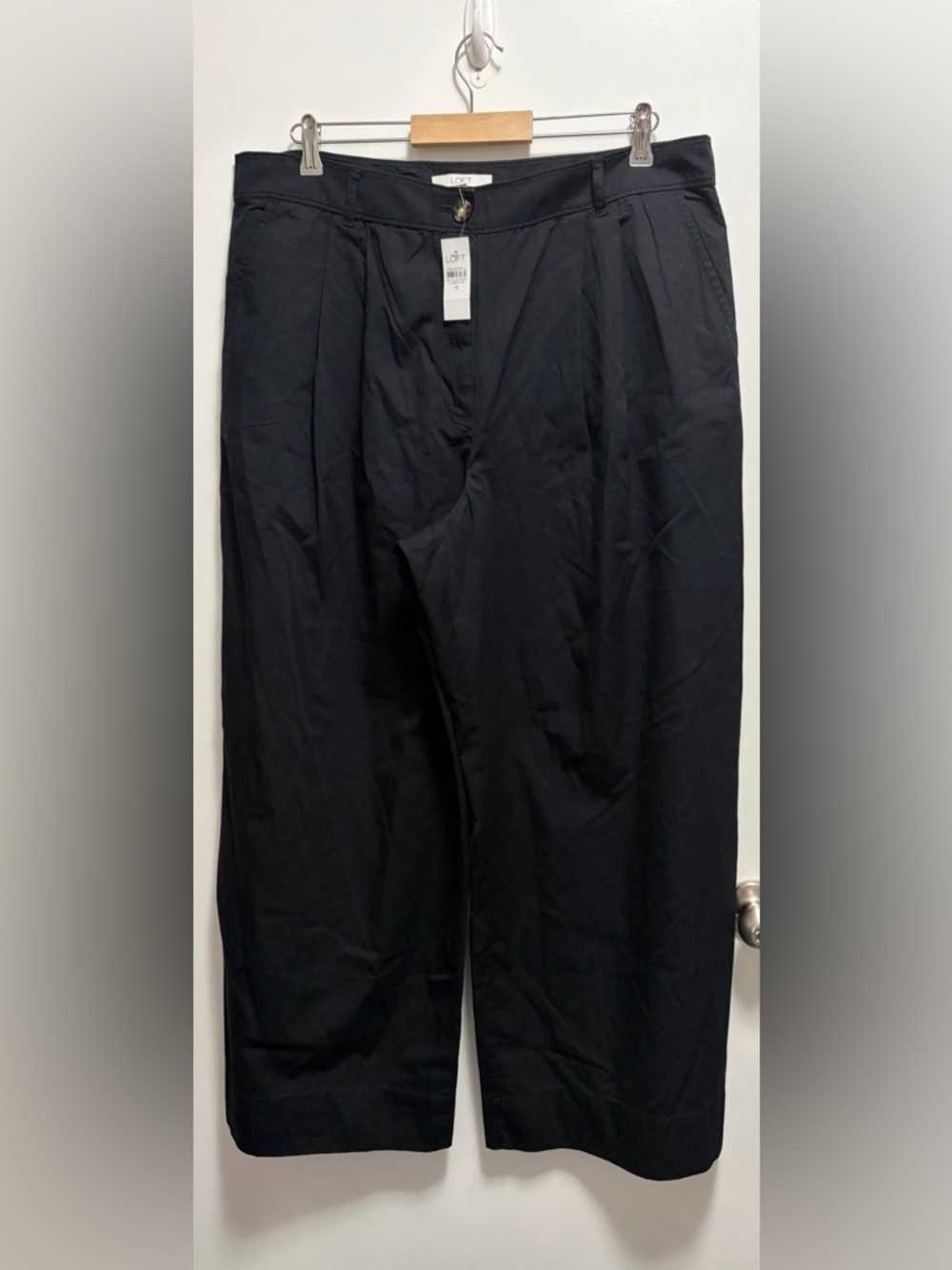 NWT LOFT Women's Black Wide Leg Pleated Crop Pants Size 16 100% Cotton
